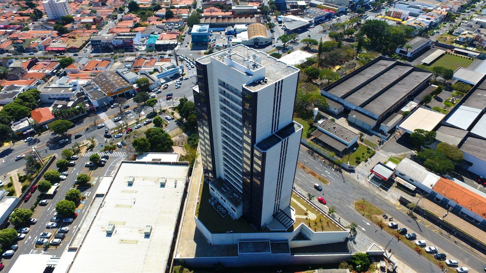 Vista aérea do edifício The Diplomat Office & Mall, em Indaiatuba